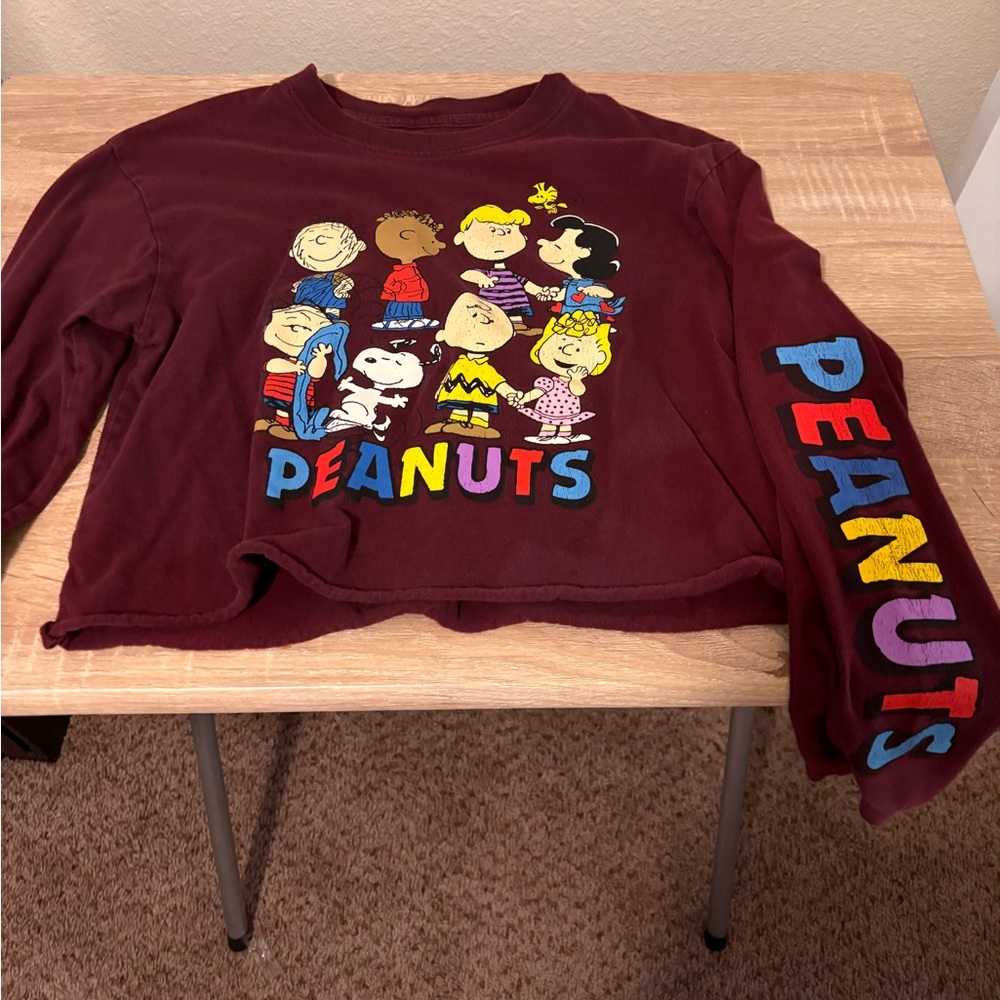 Girls juniors size small peanuts cropped shirt